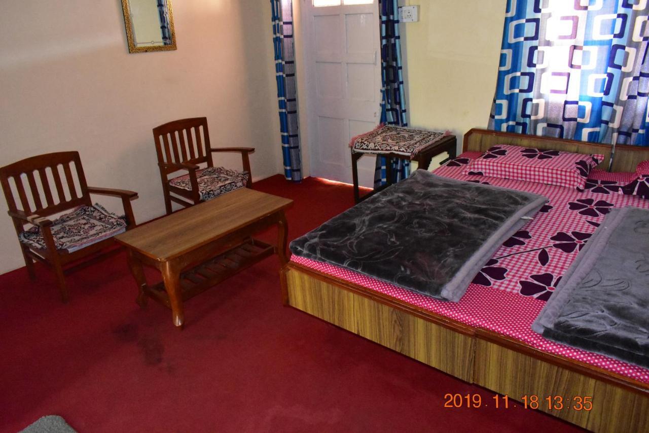 Paras Homestay Shimla Zewnętrze zdjęcie