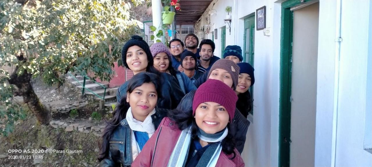 Paras Homestay Shimla Zewnętrze zdjęcie