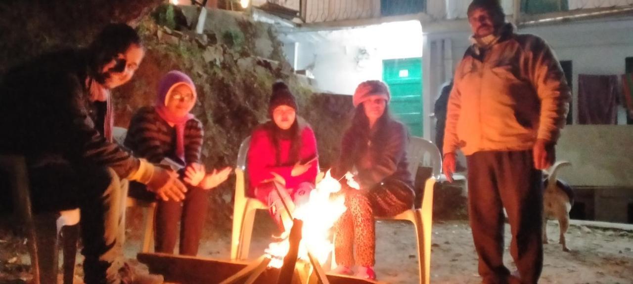 Paras Homestay Shimla Zewnętrze zdjęcie